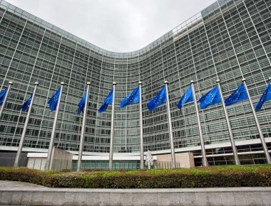 Βρυξέλλες: «ΠΓΔΜ» θα αποκαλούνται τα Σκόπια μέχρι την πλήρη εφαρμογή της συμφωνίας